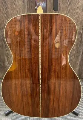 Martin Guitars - 000-28 v18 Acoustic Guitar w/ Case 2